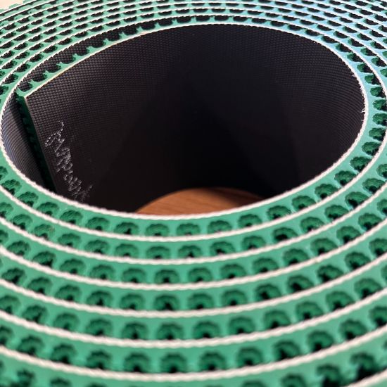 PVC transportni trakovi s posebno dodelavo za kartonažo