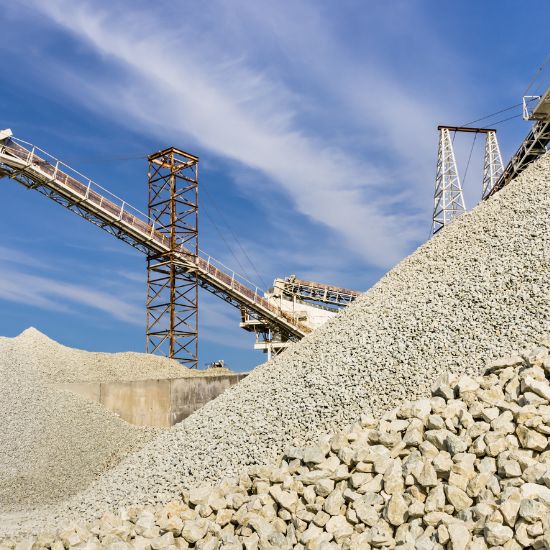 Chevron GUMI transportni trak v kamnolomu so tehnično prilagojeni za premagovanje naklonov